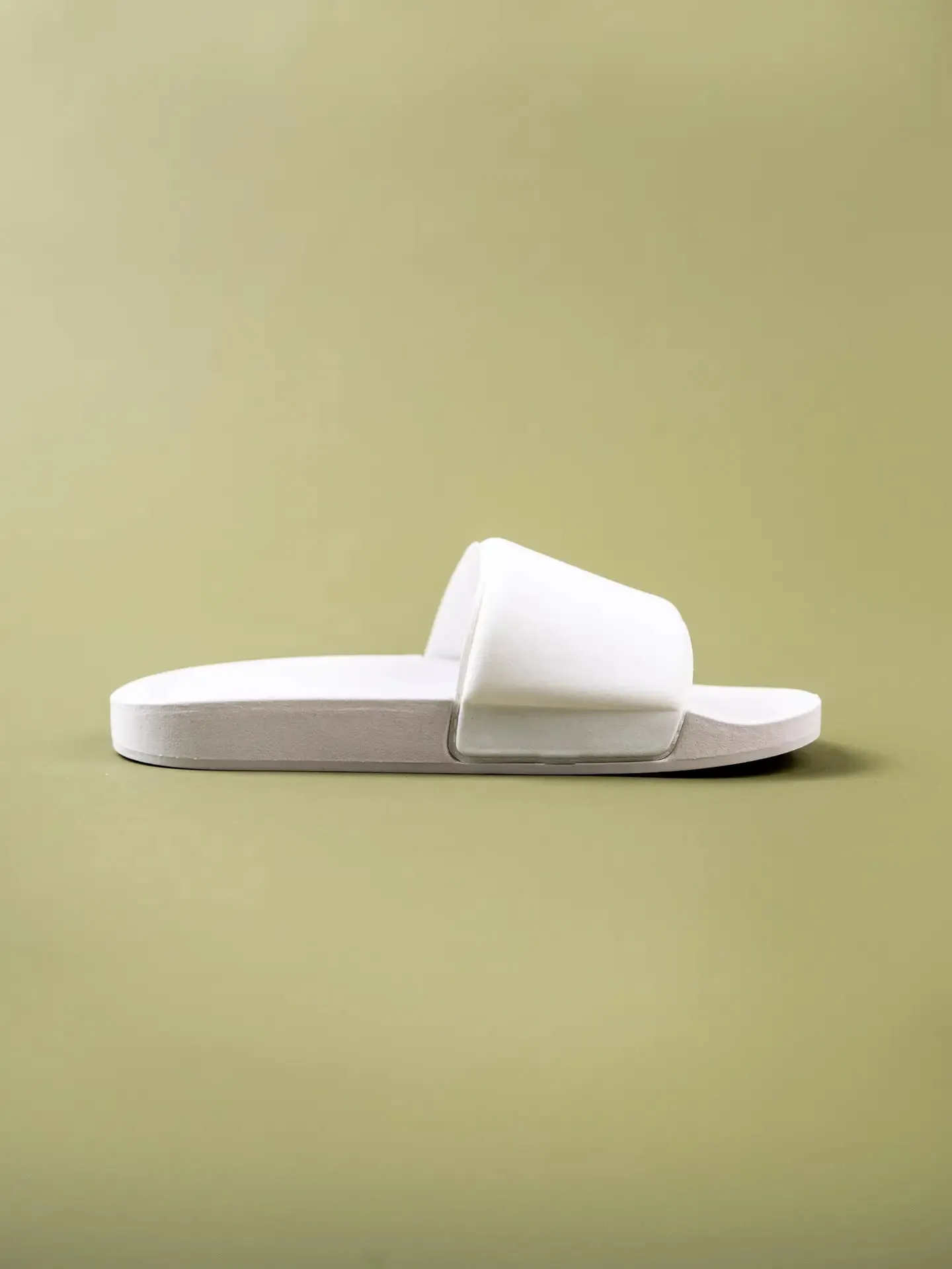 The Boo Boo Lounge Slides - White