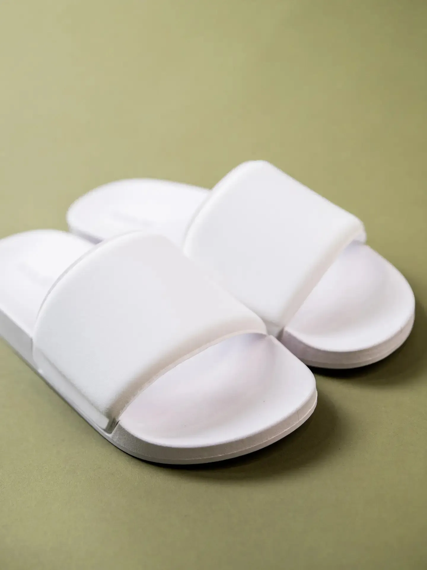 The Boo Boo Lounge Slides - White